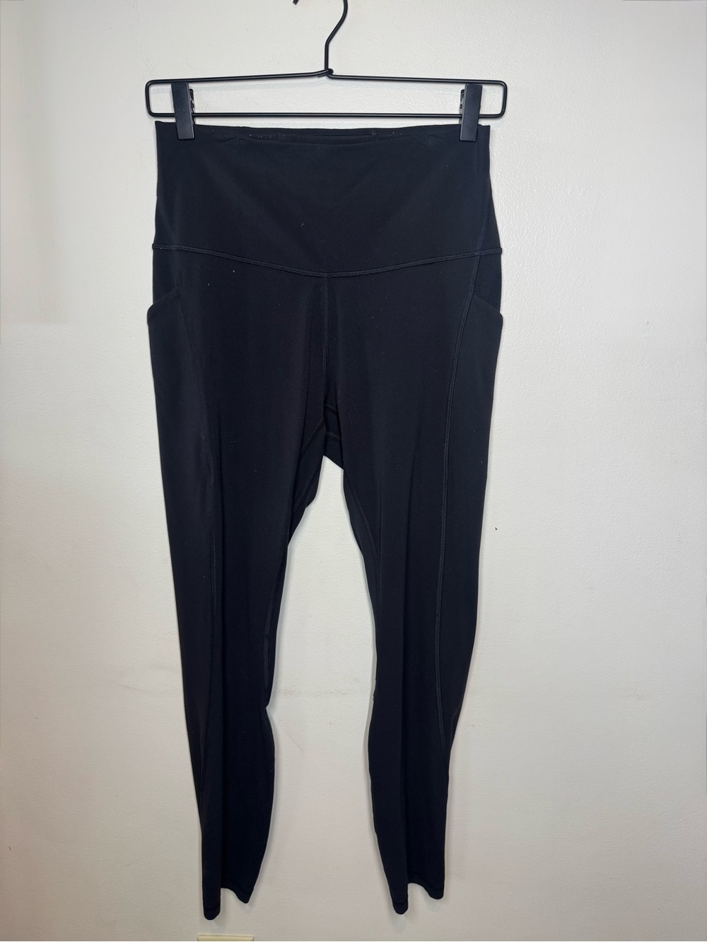 Lululemon Align High Rise Pant with
Pockets 25" —BLACK SIZE 8